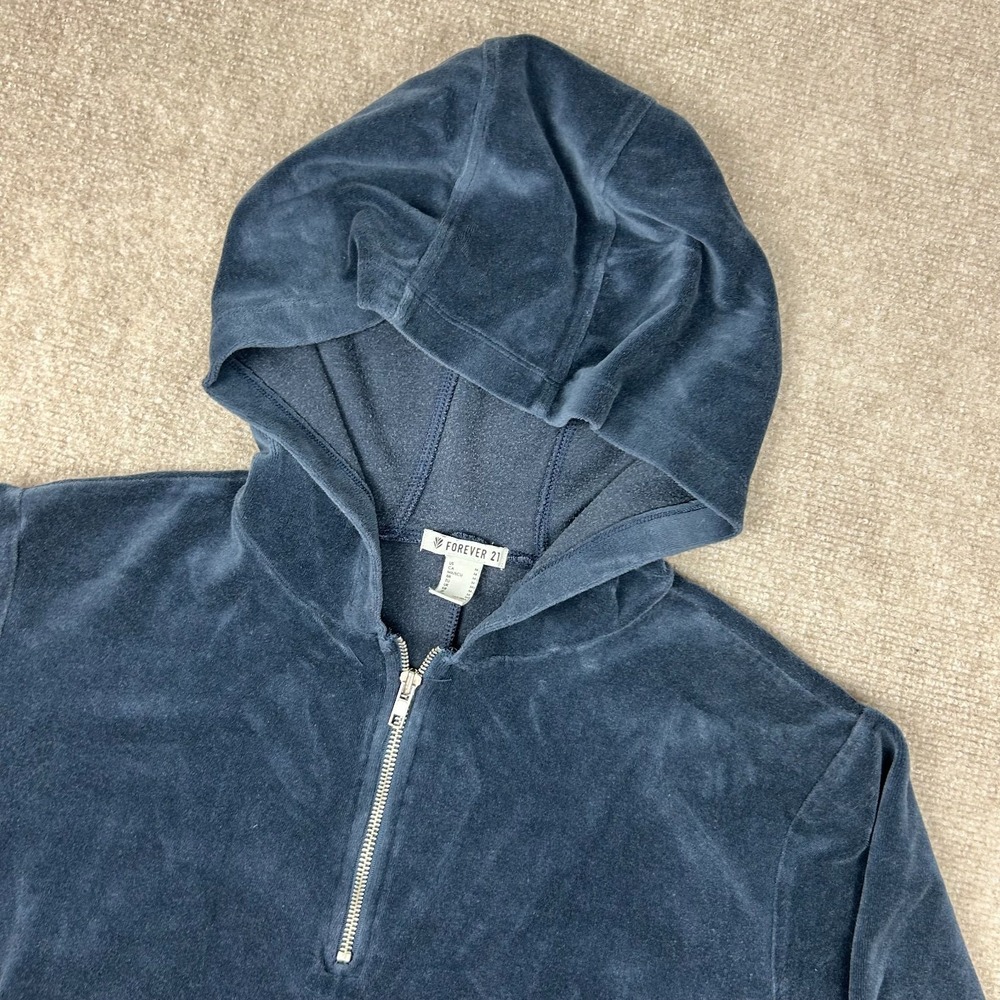 Forever 21 Cropped Hoodie Womens Medium Blue Velour Cotton Long Sleeve 1/4 Zip